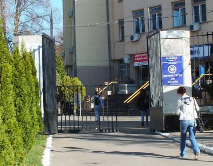 Străinii aşteptaţi să înveţe matematică, farmacie şi afaceri la Universitatea din Oradea